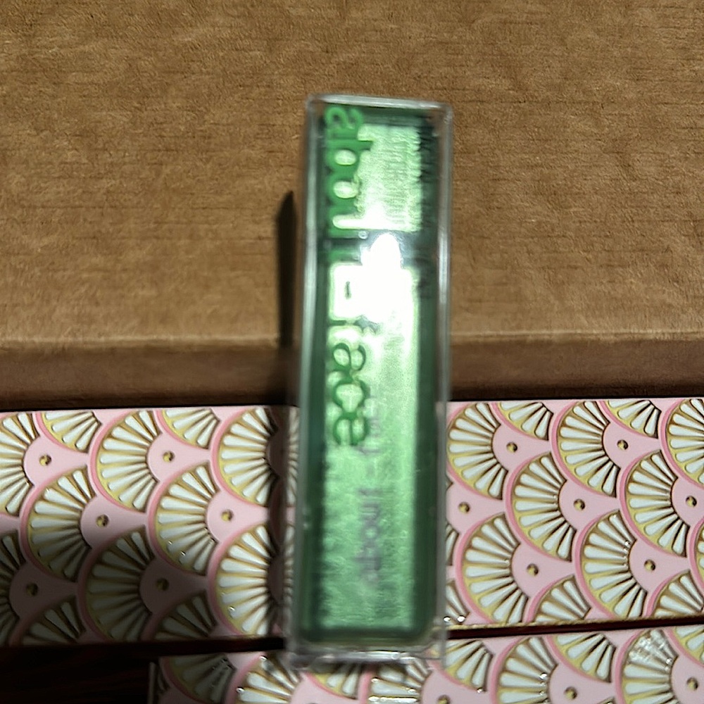 About face fractal glitter eye paint